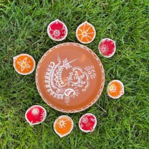 Hand‑Painted Terracotta Plate with 8 Diyas – Festive Diya Thali
